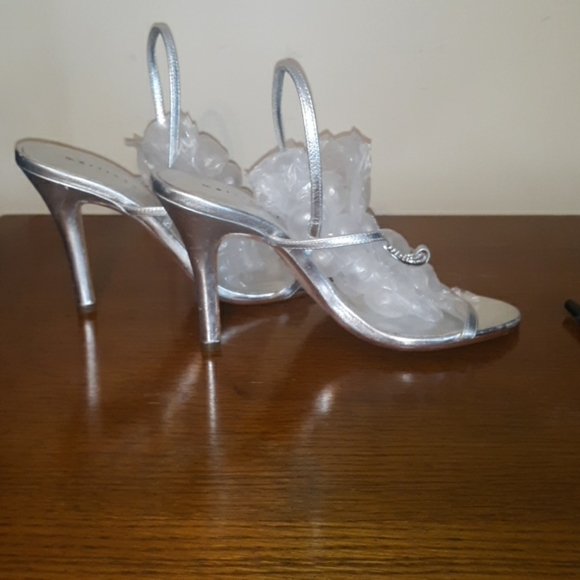 Shoes - Picture 4 of 7